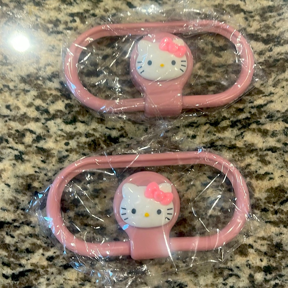 Hello Kitty 🎀 Stick Up Towel Hooks (set of two)‎